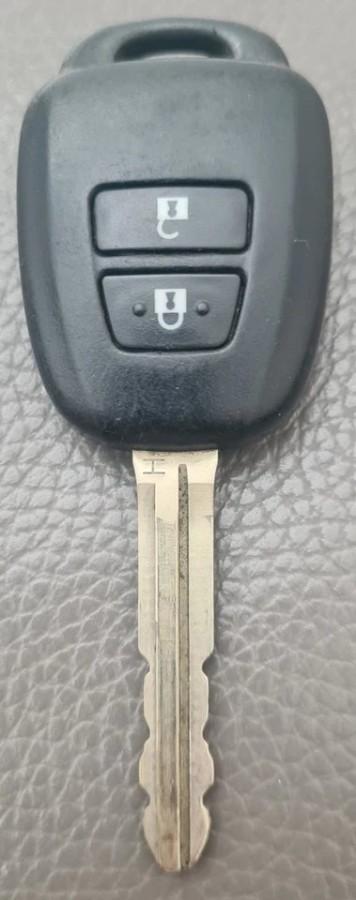 LLAVE CONTROL 2013 Toyota YARES / 2 BOTONES / 314MHZ / AFTERMARKET H CHIP / D89070-52D70 / SIN LOGO